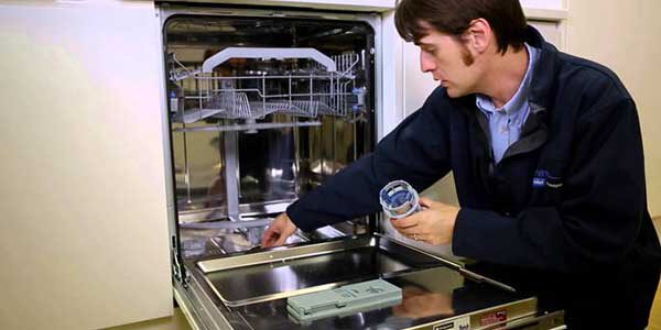 تمیز کردن فیلتر و آب پاش ماشین ظرفشویی